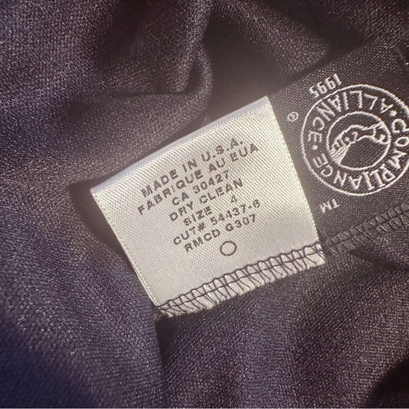 NWT Laundry By Shelli Segal Black Silk Ruched Bodice Halterneck Gown Size 4P - Picture 3 of 15